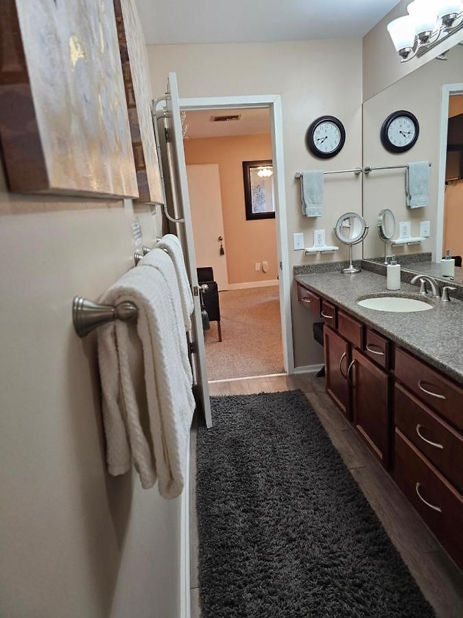 New Listing! Gorgeous Downtown Walk To On The River #3 Aparthotel