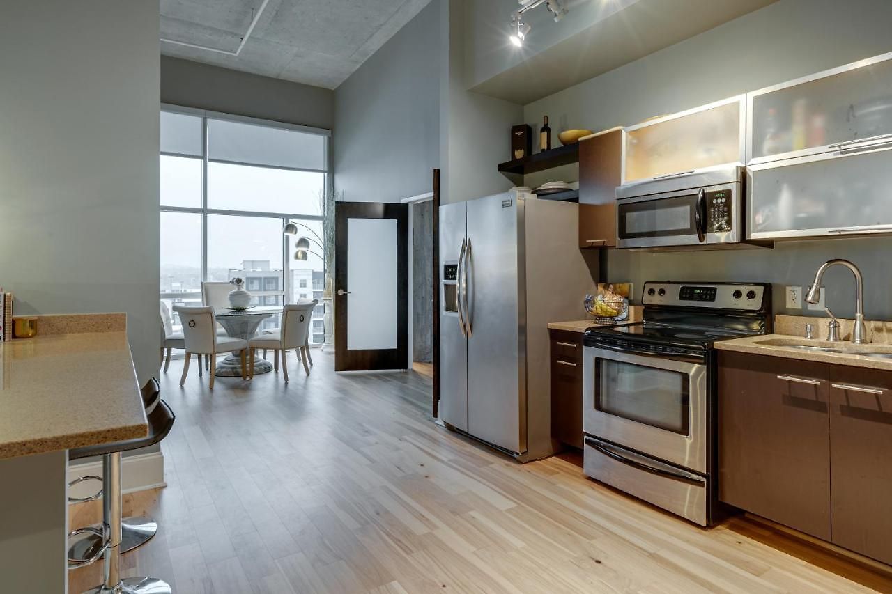 Holiday home Lux Living In 6th Floor Located In East Minutes To Downtown