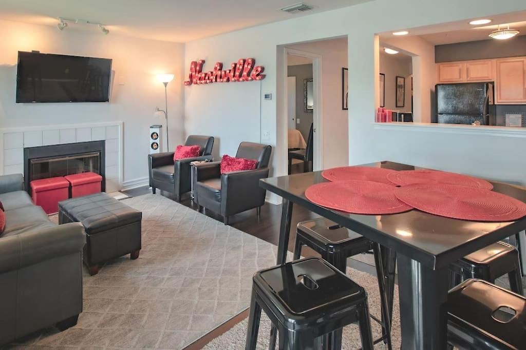 New Listing! Gorgeous Downtown Walk To On The River #3 4* Nashville