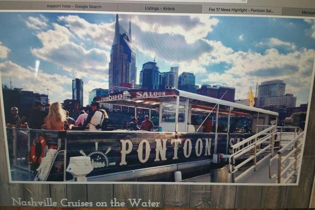 New Listing! Gorgeous Downtown Walk To On The River #3 Aparthotel 4*