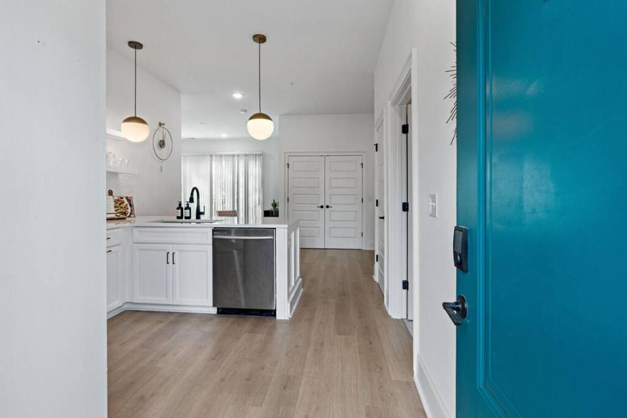 Apartment Trendy East Near Coffee Shops & Downtown *
