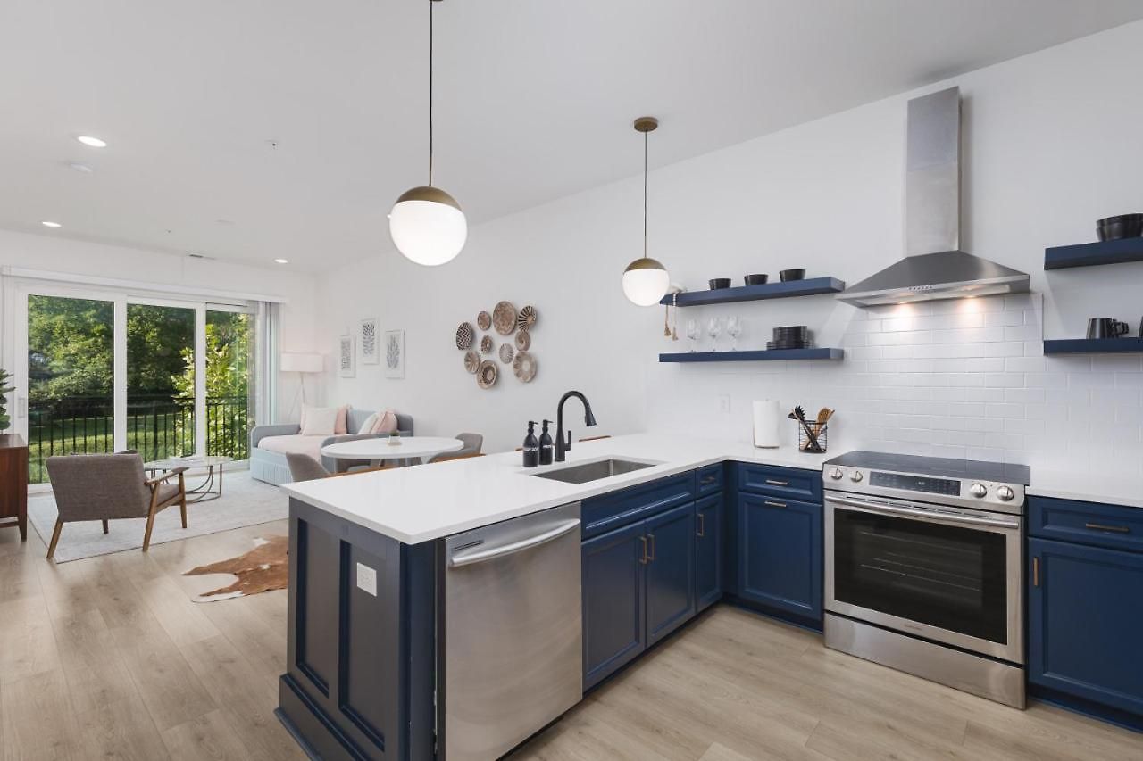 Modern East 3 Miles To Downtown Apartment *