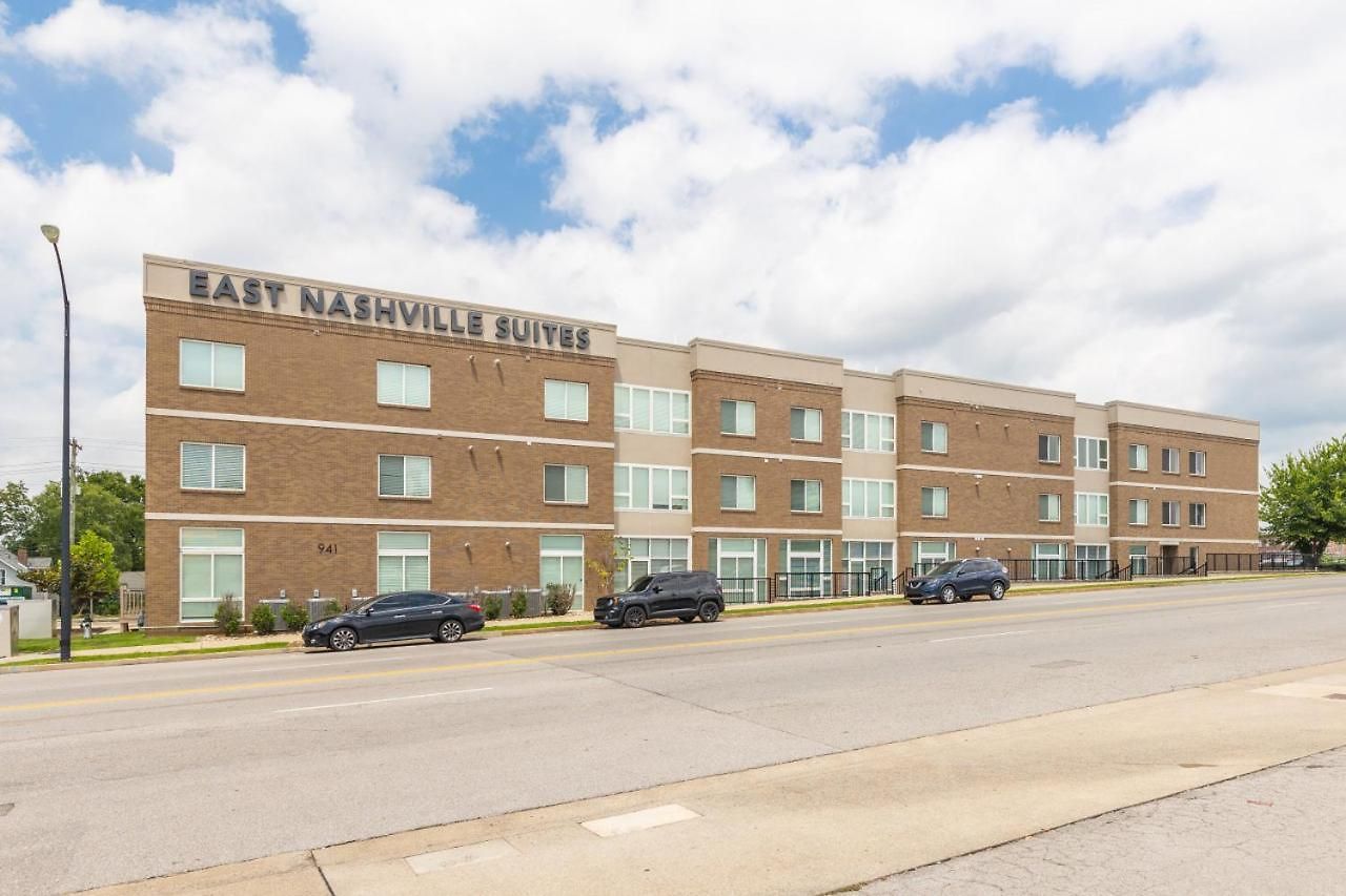 Chic East Nash - Walk To Restaurants Bars And Music Apartment *
