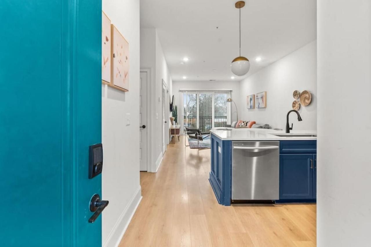 Modern Spacious With Parking By Downtown Broadway Nashville