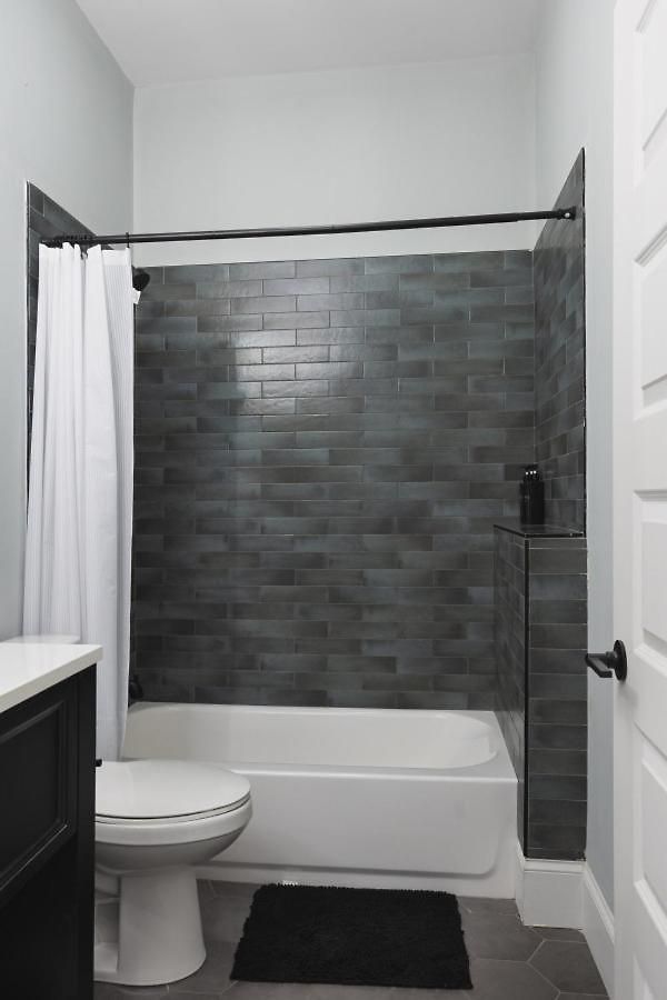 Trendy Spacious Condo, Walk To Coffee And Restaurants Apartment
