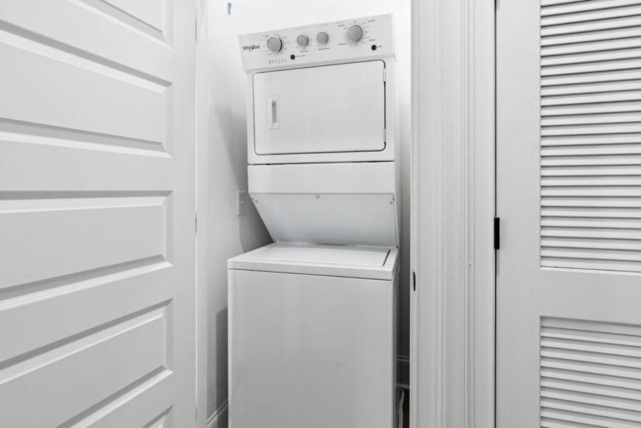 Modern East 3 Miles To Downtown Apartment *