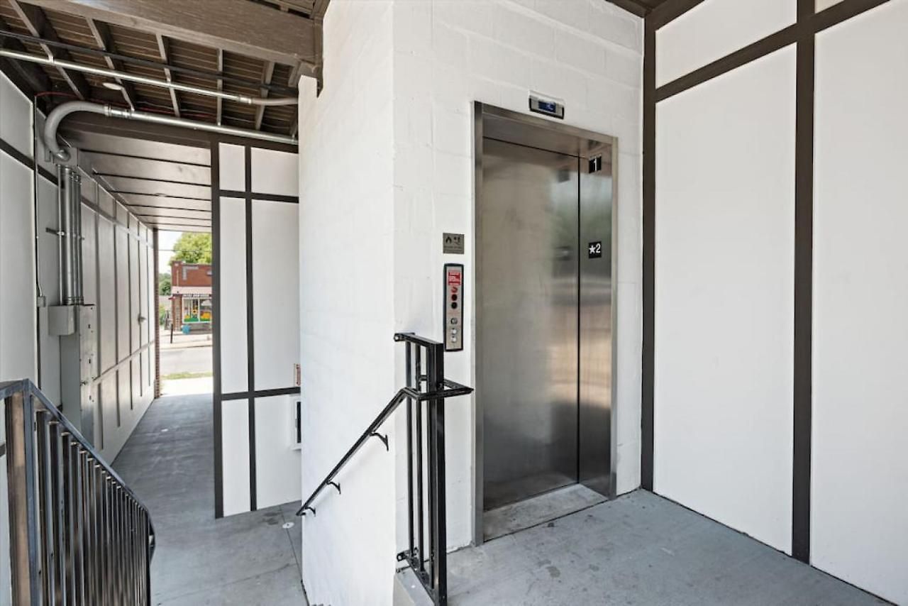 Modern Spacious With Parking By Downtown Broadway