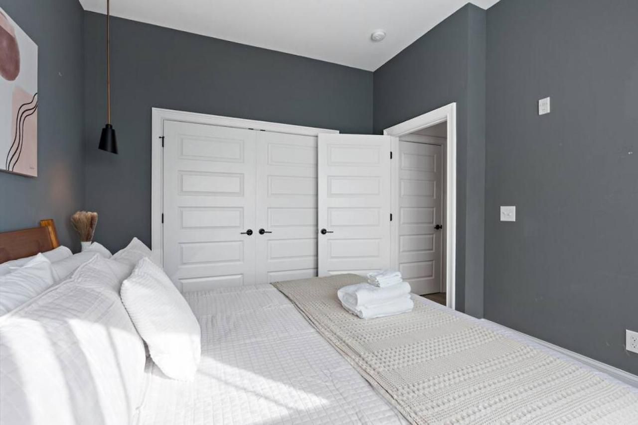 Modern East 3 Miles To Downtown Apartment *