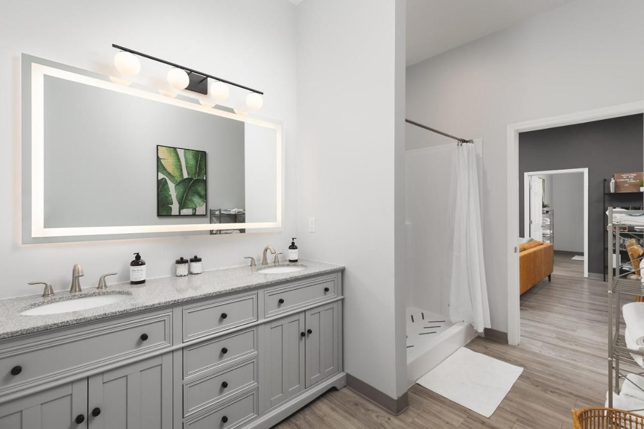 Chic East Nash - Walk To Restaurants Bars And Music Apartment