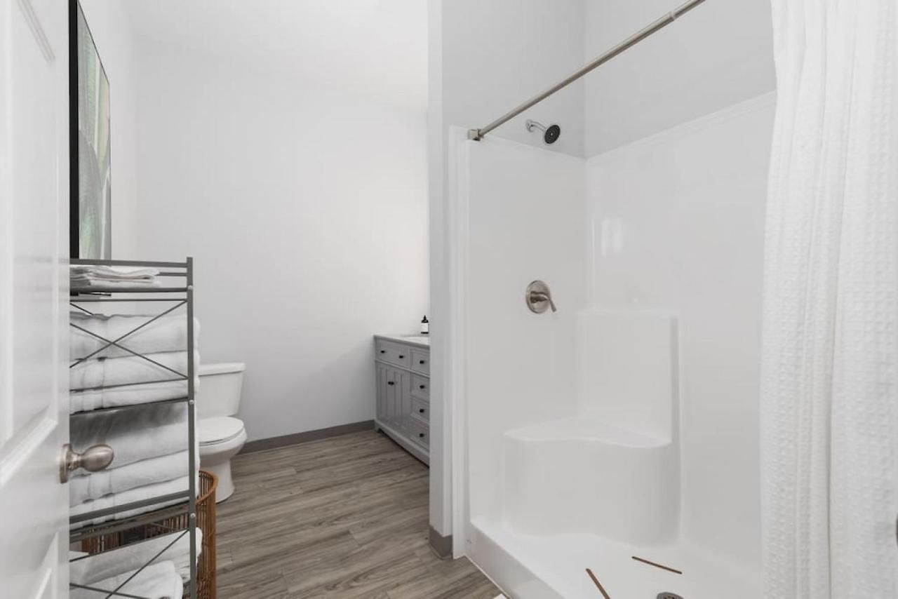 Chic East Nash - Walk To Restaurants Bars And Music Apartment