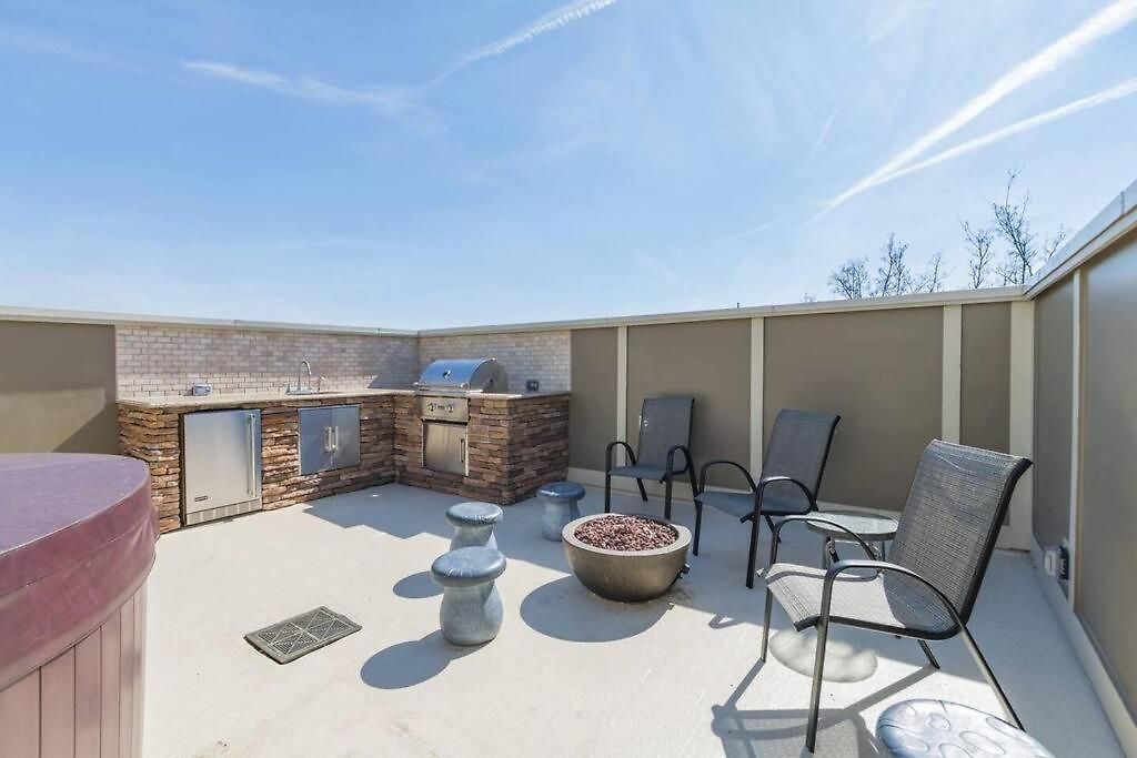 The Painted Muse I Stylish 3br With Rooftop Hot Tub In East Holiday home *