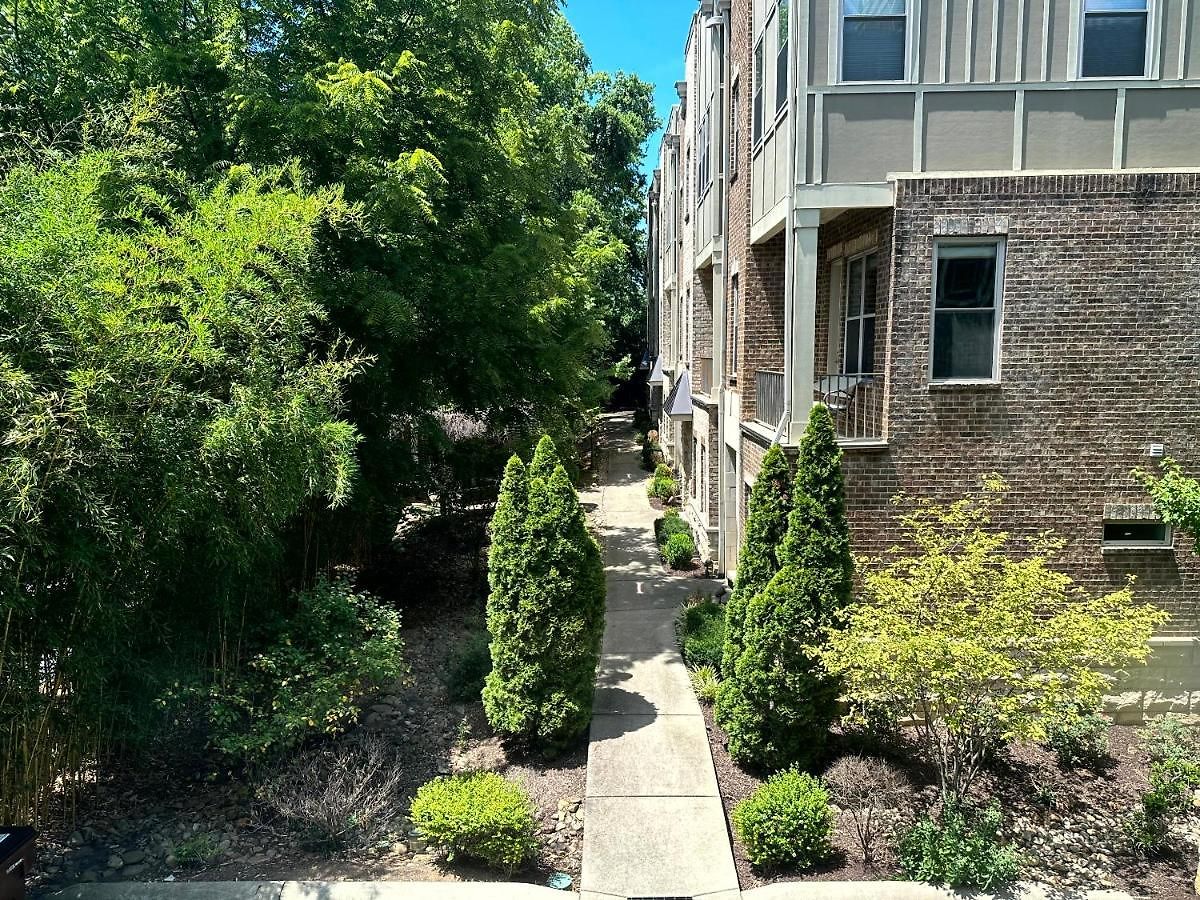 Glitz & Guitars I Stylish 3br With Rooftop Hot Tub In East * Nashville