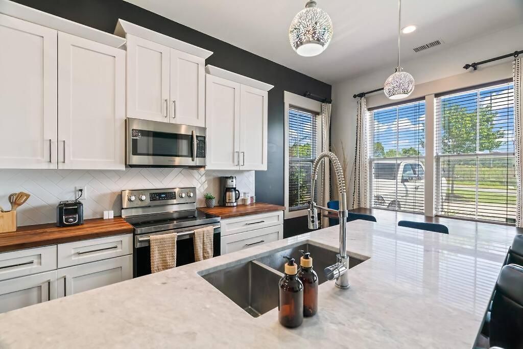 Rooftop, Large Backyard, Fire Pit, Near Downtown *