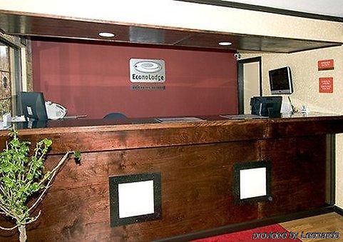 Lodge Econo Near Percy Priest *