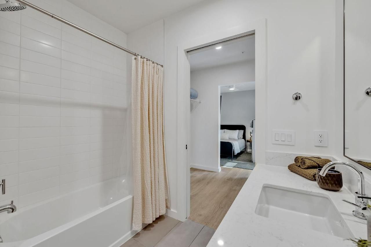 Aparthotel Huge Downtown Corner Unit- Pool-gym-walk 2 Broadway
