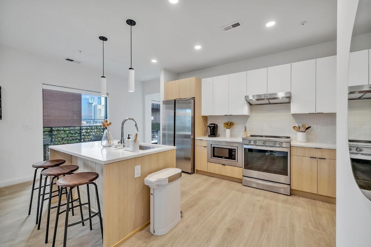 Huge Downtown Corner Unit- Pool-gym-walk 2 Broadway 4* Nashville