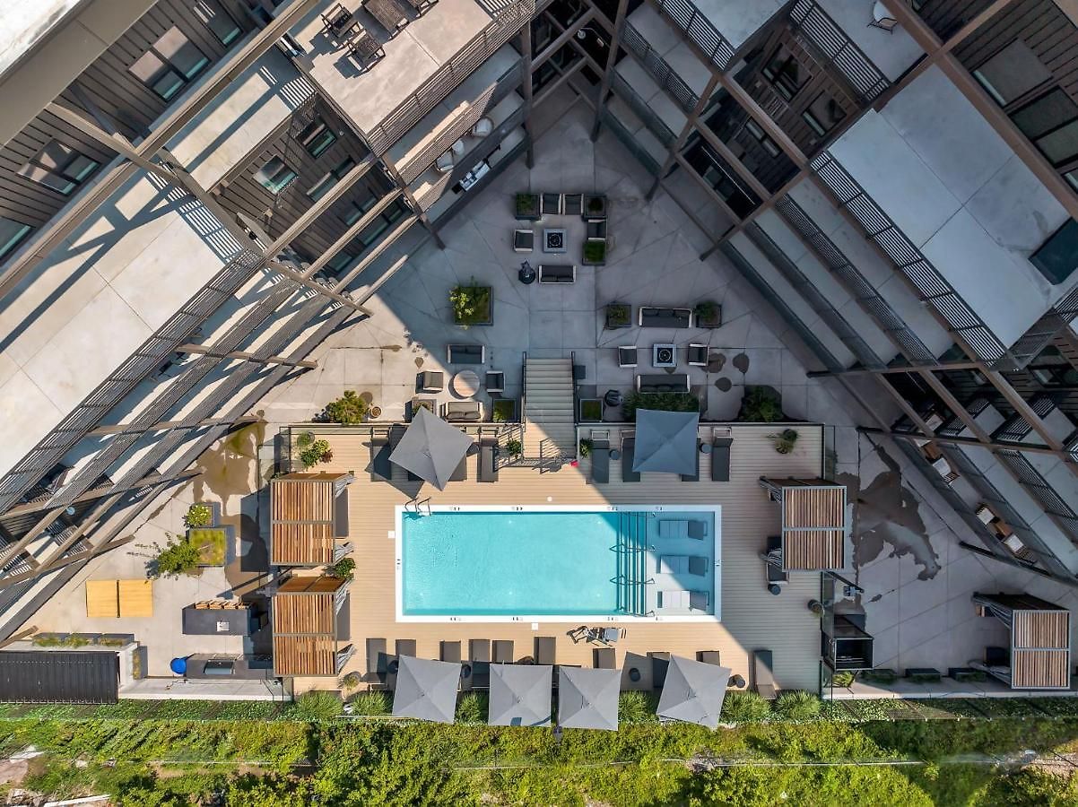 Huge Downtown Corner Unit- Pool-gym-walk 2 Broadway Aparthotel 4*