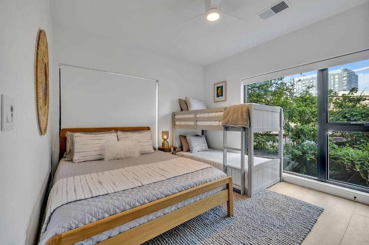 Huge Downtown Corner Unit- Pool-gym-walk 2 Broadway Aparthotel 4*