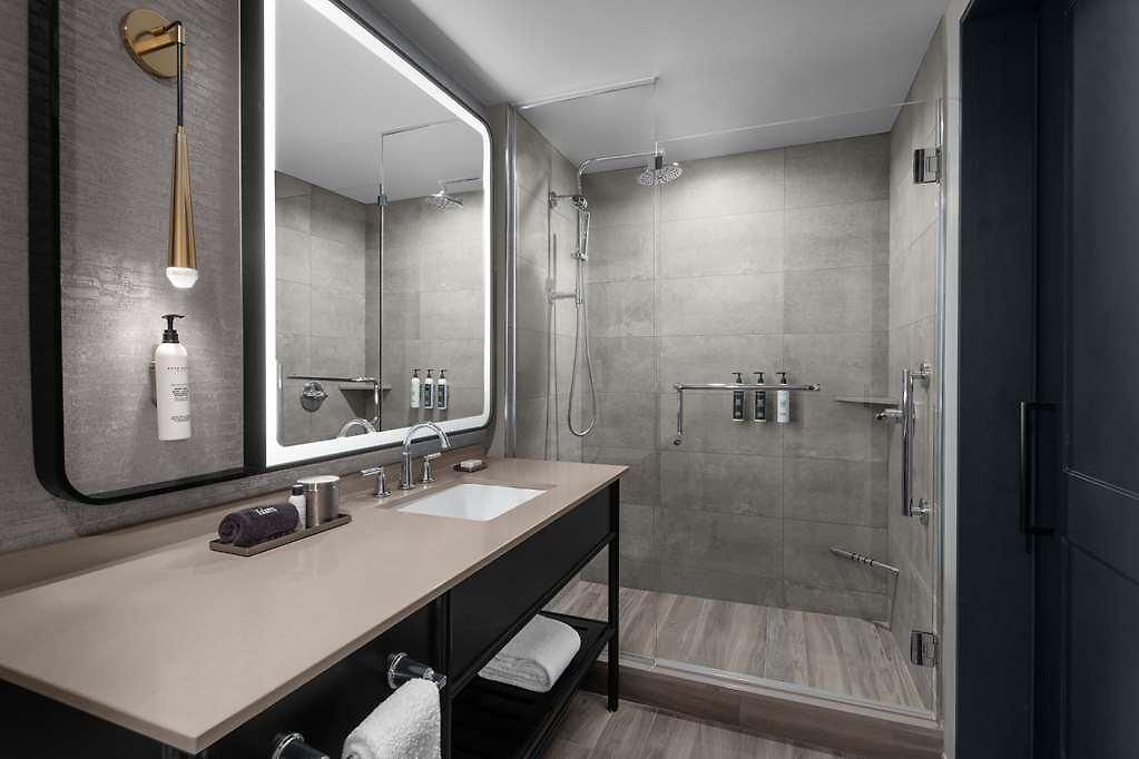 Fraye Curio Collection By Hilton Hotel *