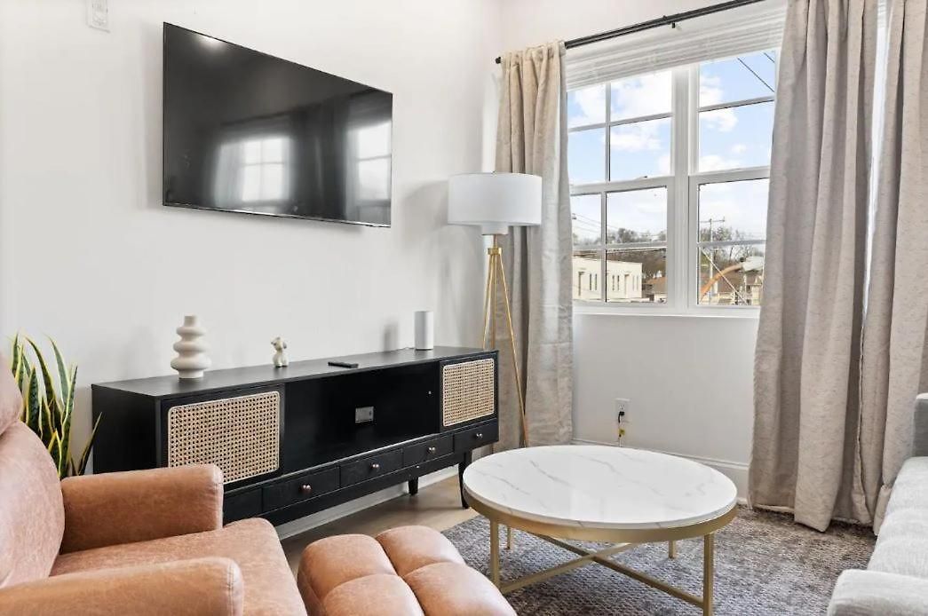 Apartment Near Downtown Broadway & Stadium - Free Parking