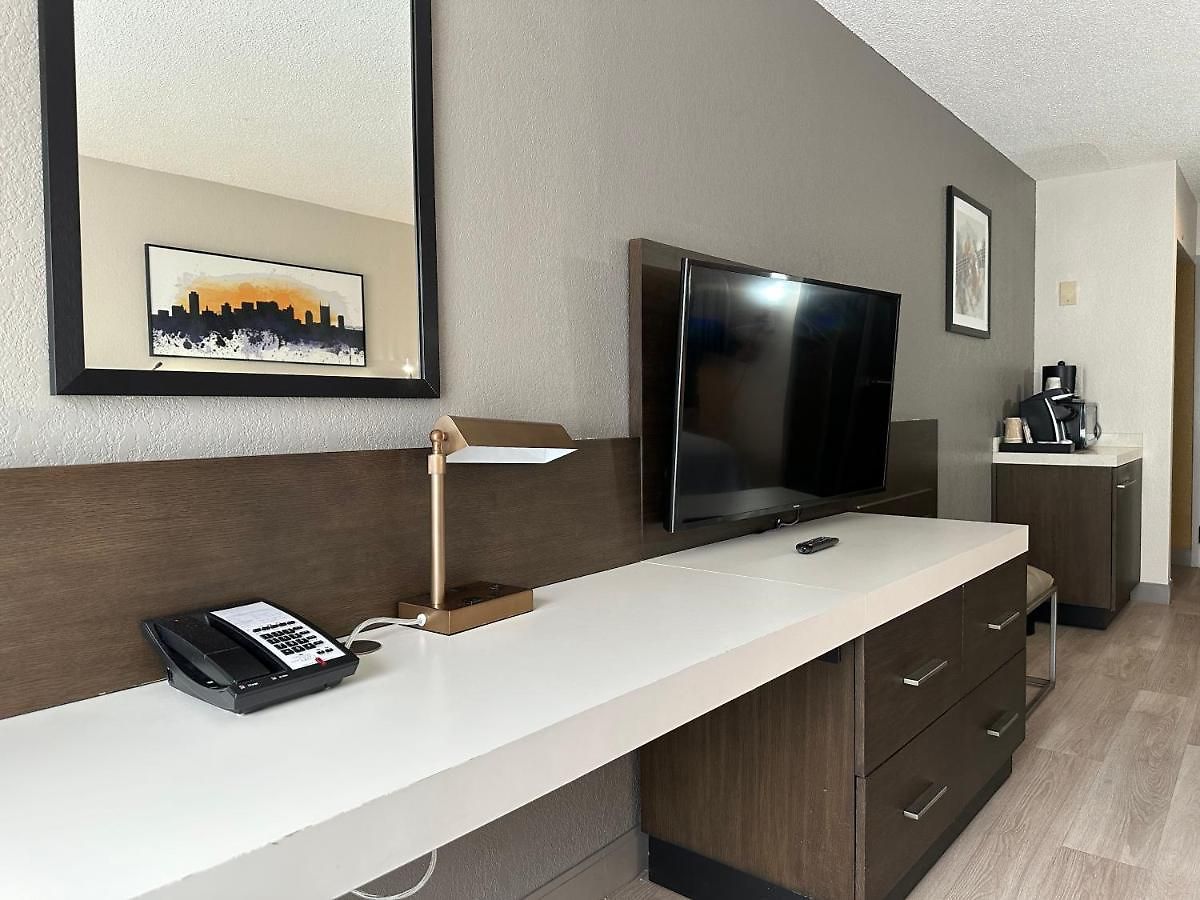 Crowne Plaza Airport By Ihg Hotel Nashville