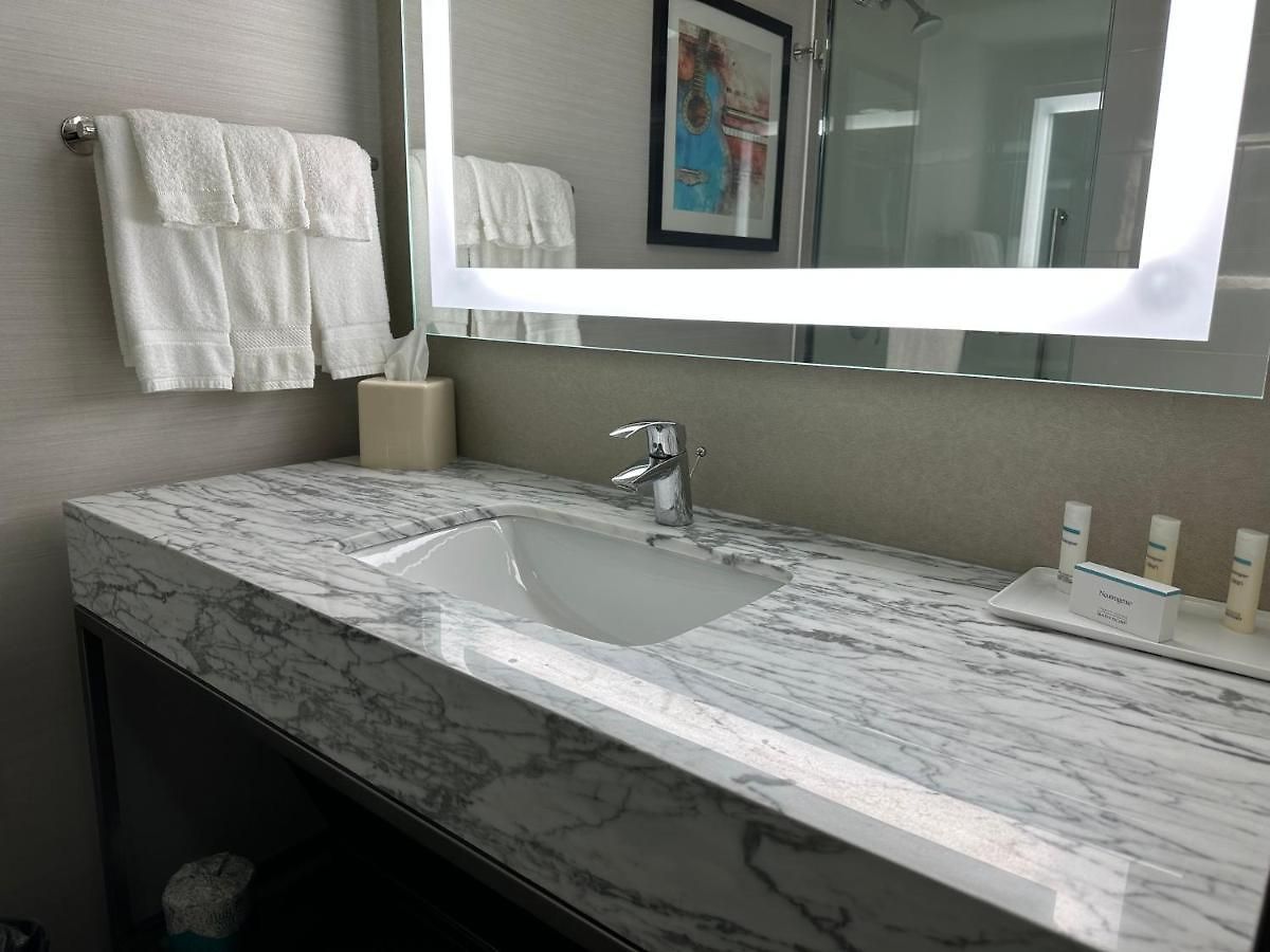 Crowne Plaza Airport By Ihg 3*