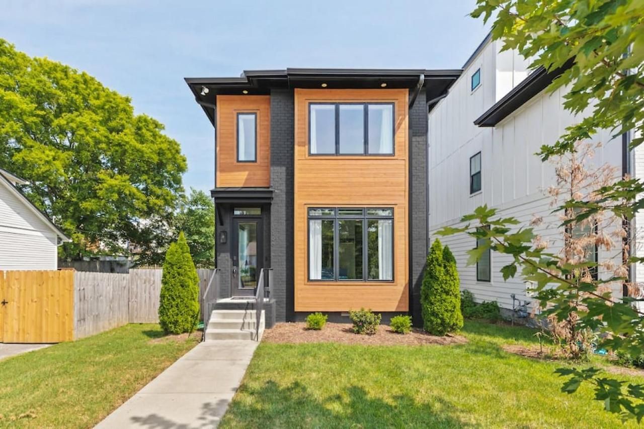 Huge Rooftop Patio At Stunning Spacious House *