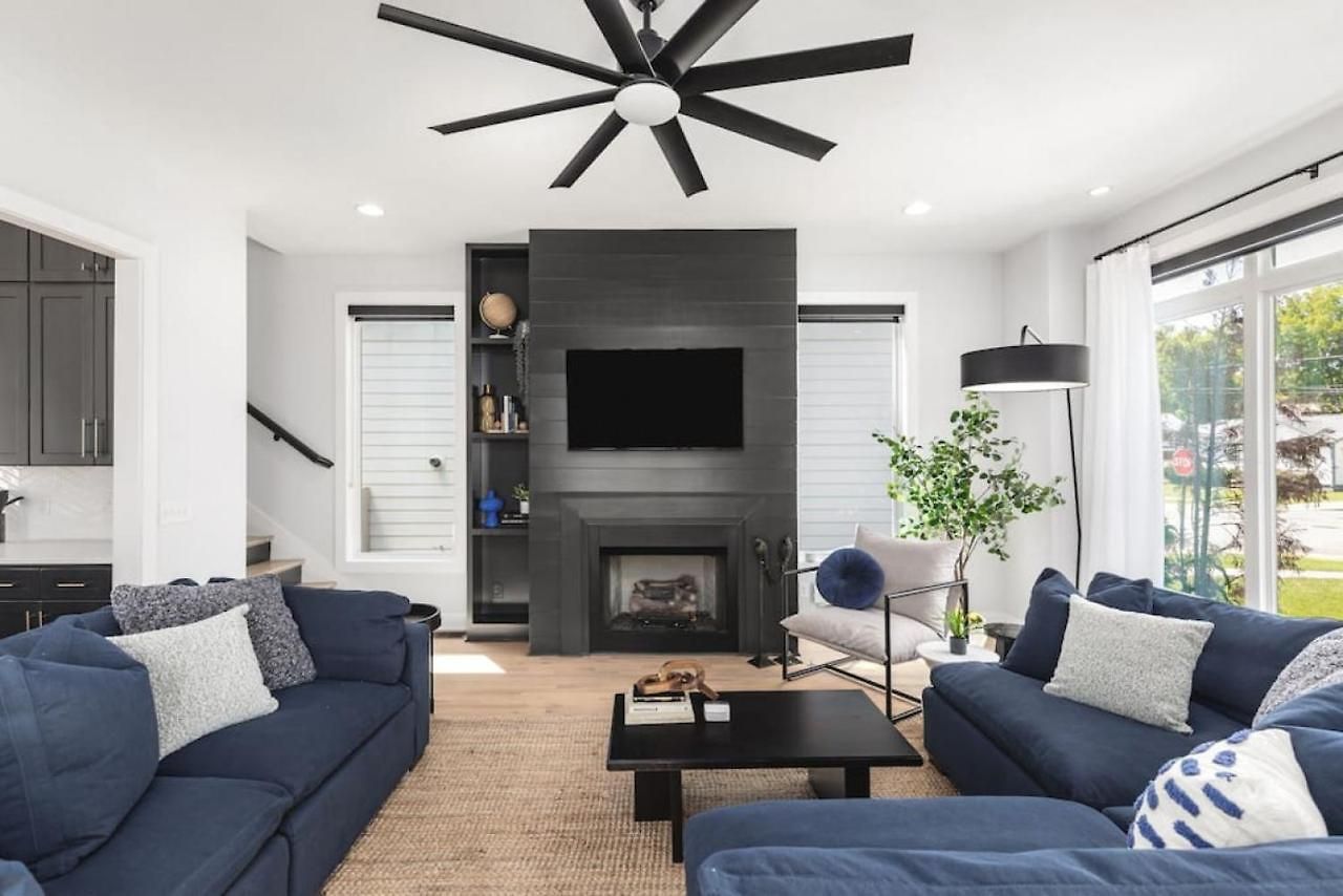 Holiday home Huge Rooftop Patio At Stunning Spacious House