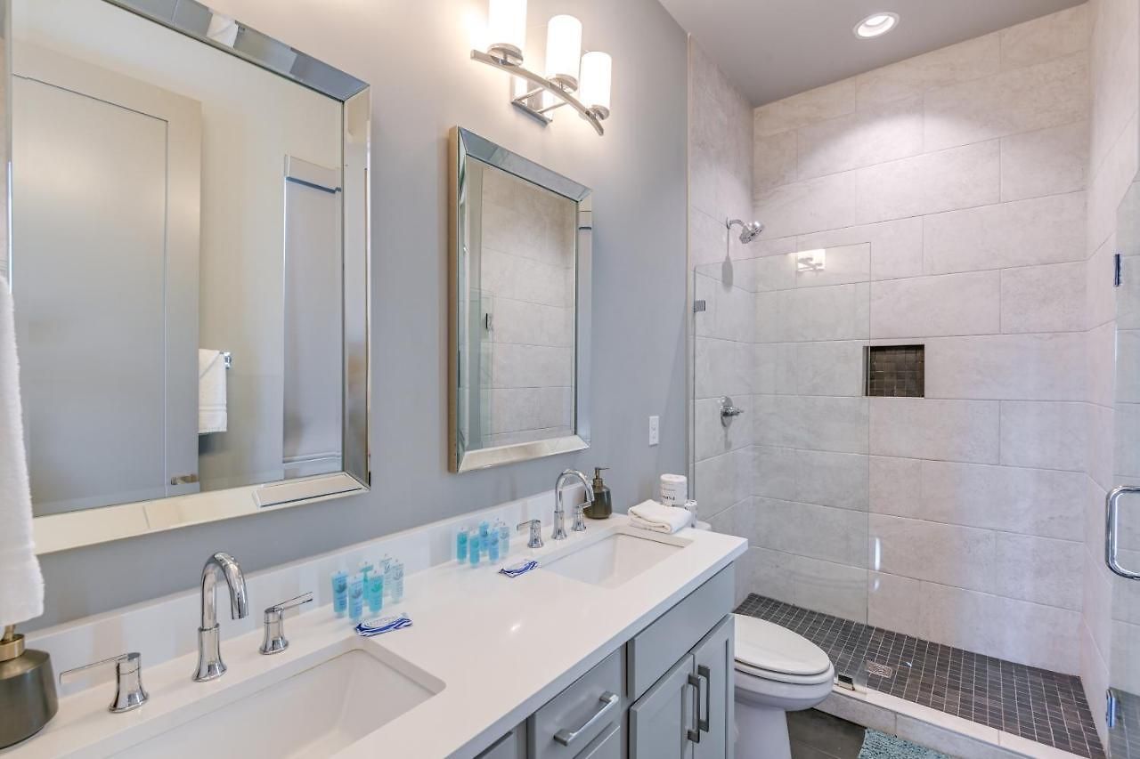 Townhome W/ Rooftop Balcony & Game Room! Holiday home *