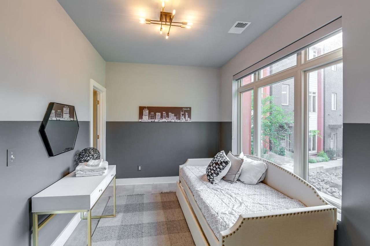 Holiday home Townhome W/ Rooftop Balcony & Game Room!