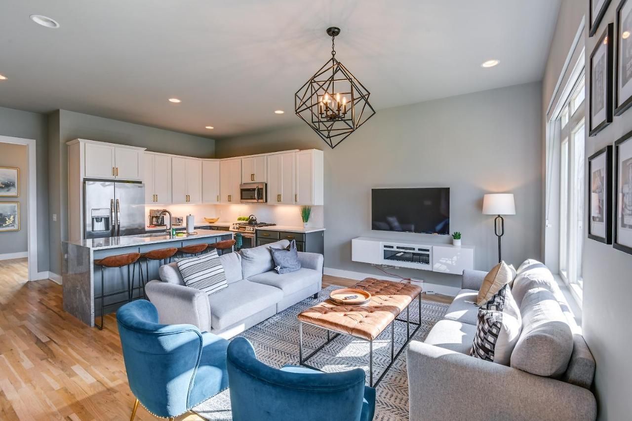 Townhome W/ Rooftop Balcony & Game Room!
