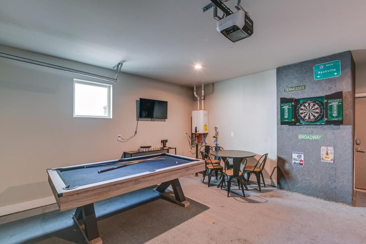 Townhome W/ Rooftop Balcony & Game Room! *