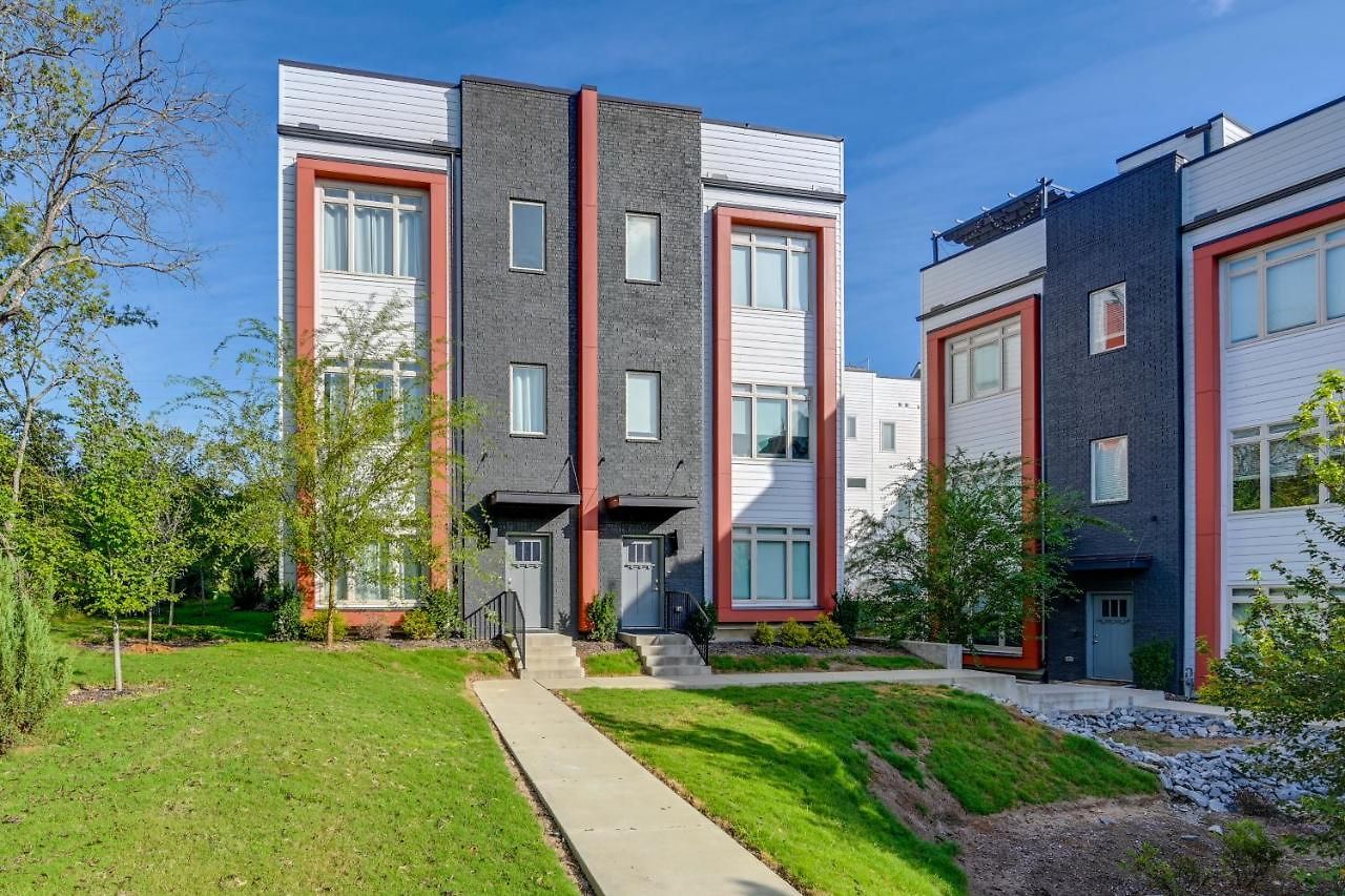 Townhome W/ Rooftop Balcony & Game Room! * Nashville