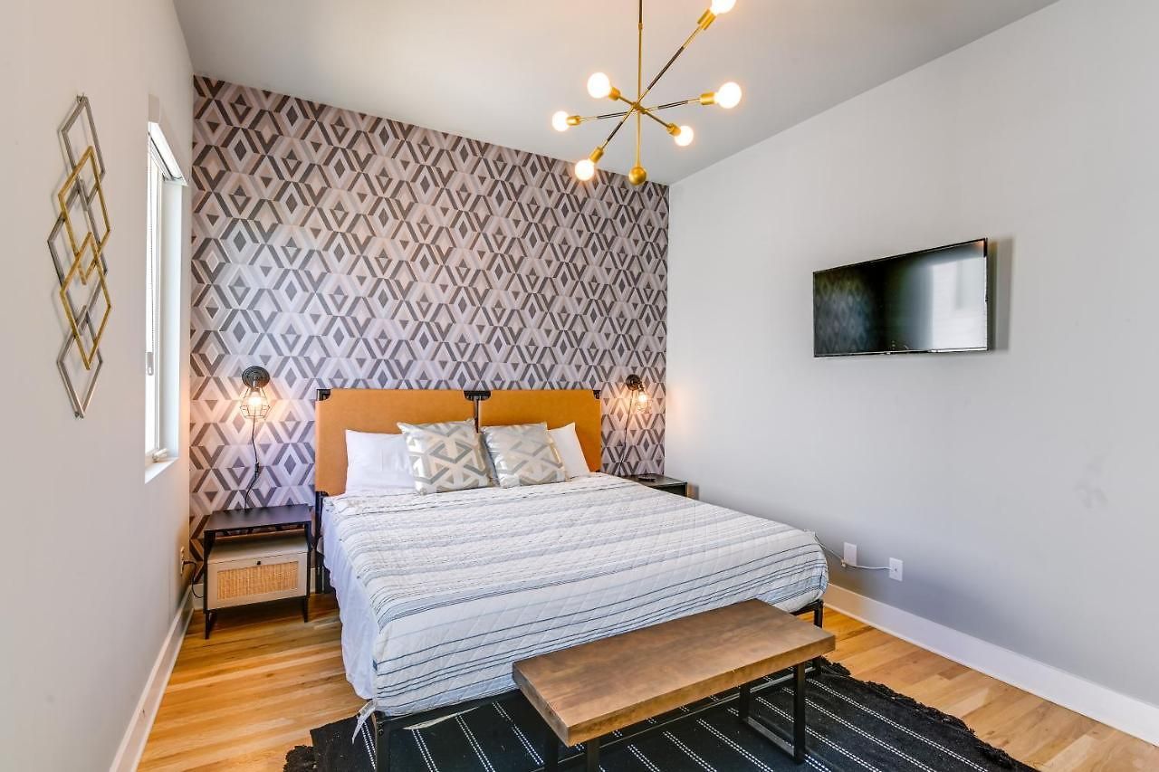 Townhome W/ Rooftop Balcony & Game Room! *