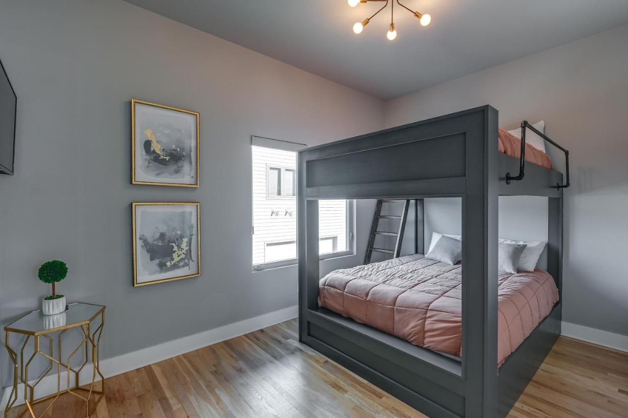 Townhome W/ Rooftop Balcony & Game Room! *