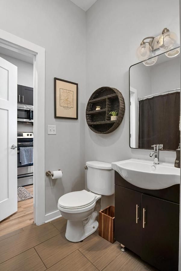 1st Floor & No Steps By Vanderbilt, Belmont & Food Nashville