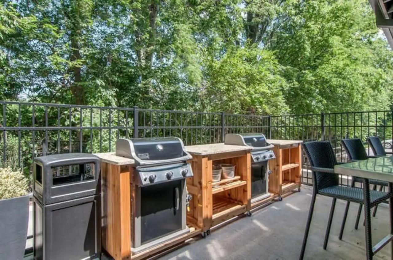 One-of-a-kind! Roll Up Garage Door-pool, Speakeasy Holiday home