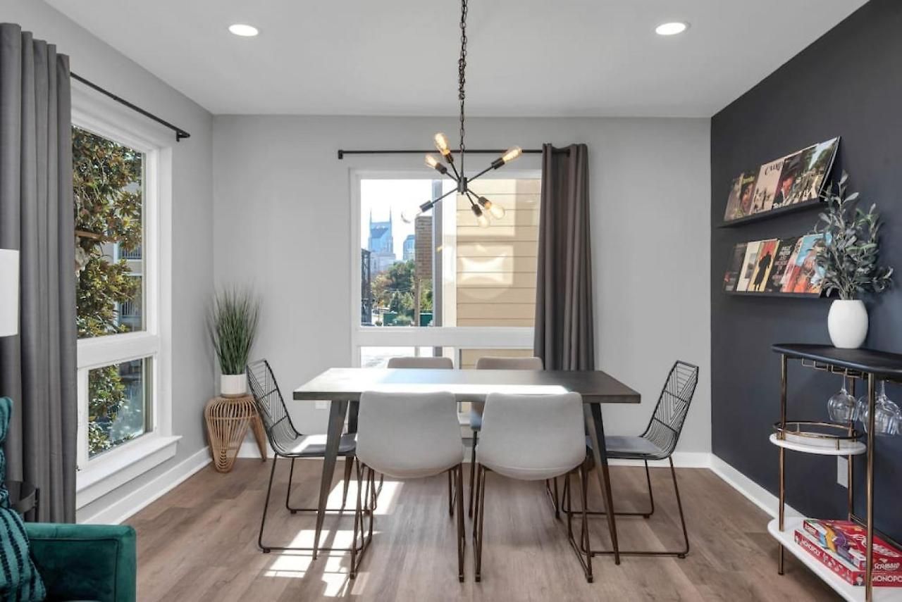 Apartment Walk To Downtown Broadway With Pool, Free Parking, And Gym Nashville
