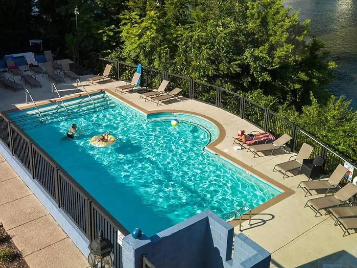 Apartment Walk To Downtown Broadway With Pool, Free Parking, And Gym Nashville
