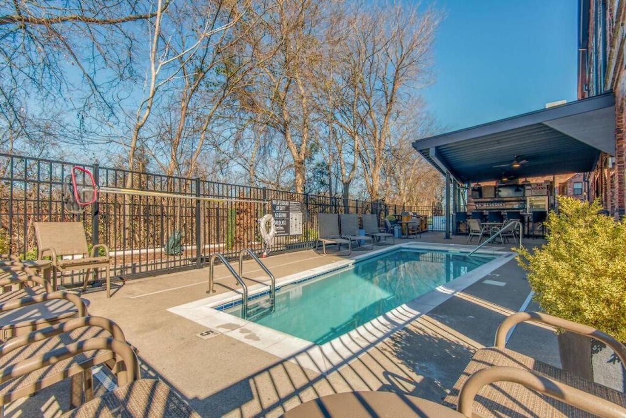 Regal Retreat In Pool Gym Free Parking *