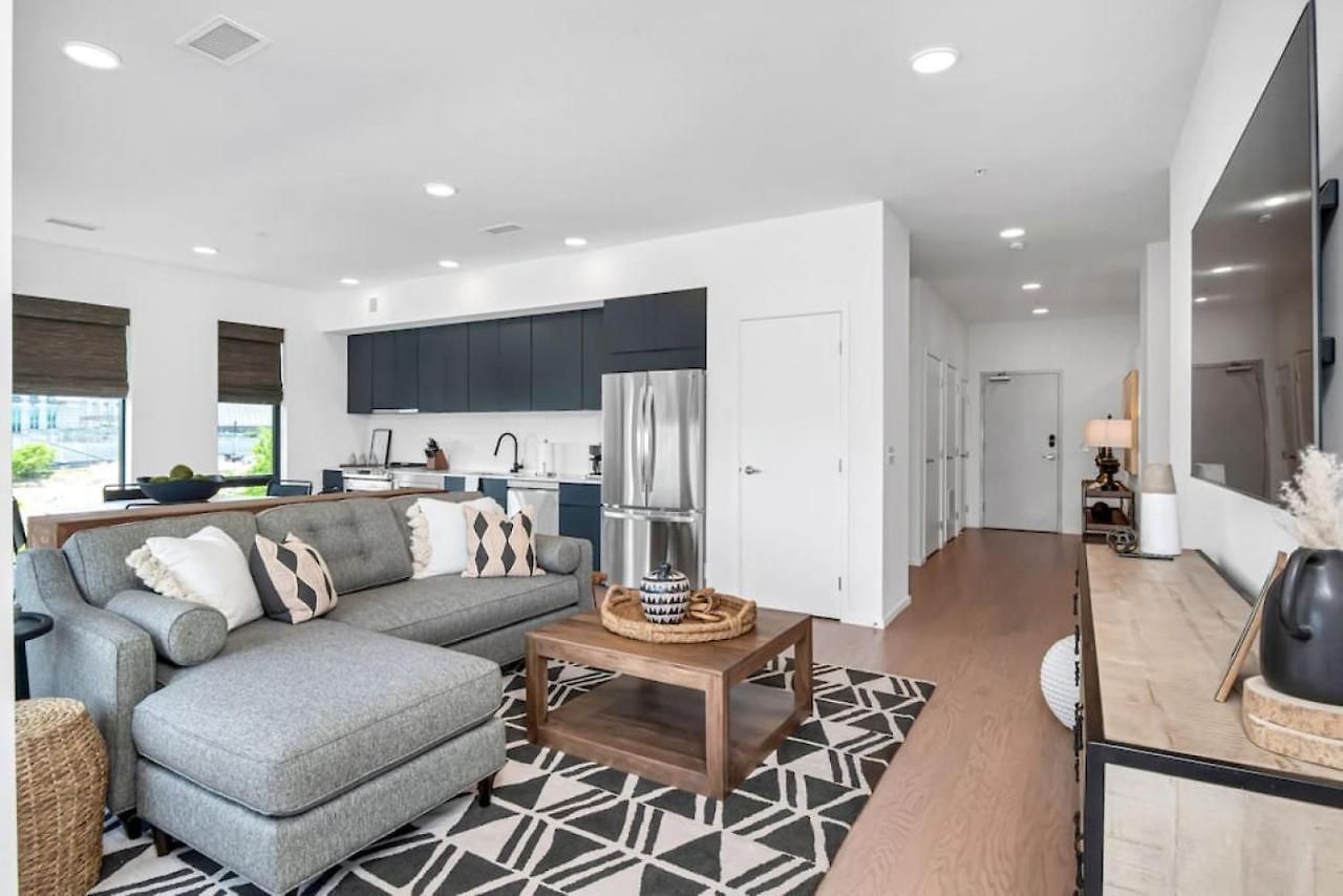 Penthouse River View Walk Downtown, Garage Parking Holiday home