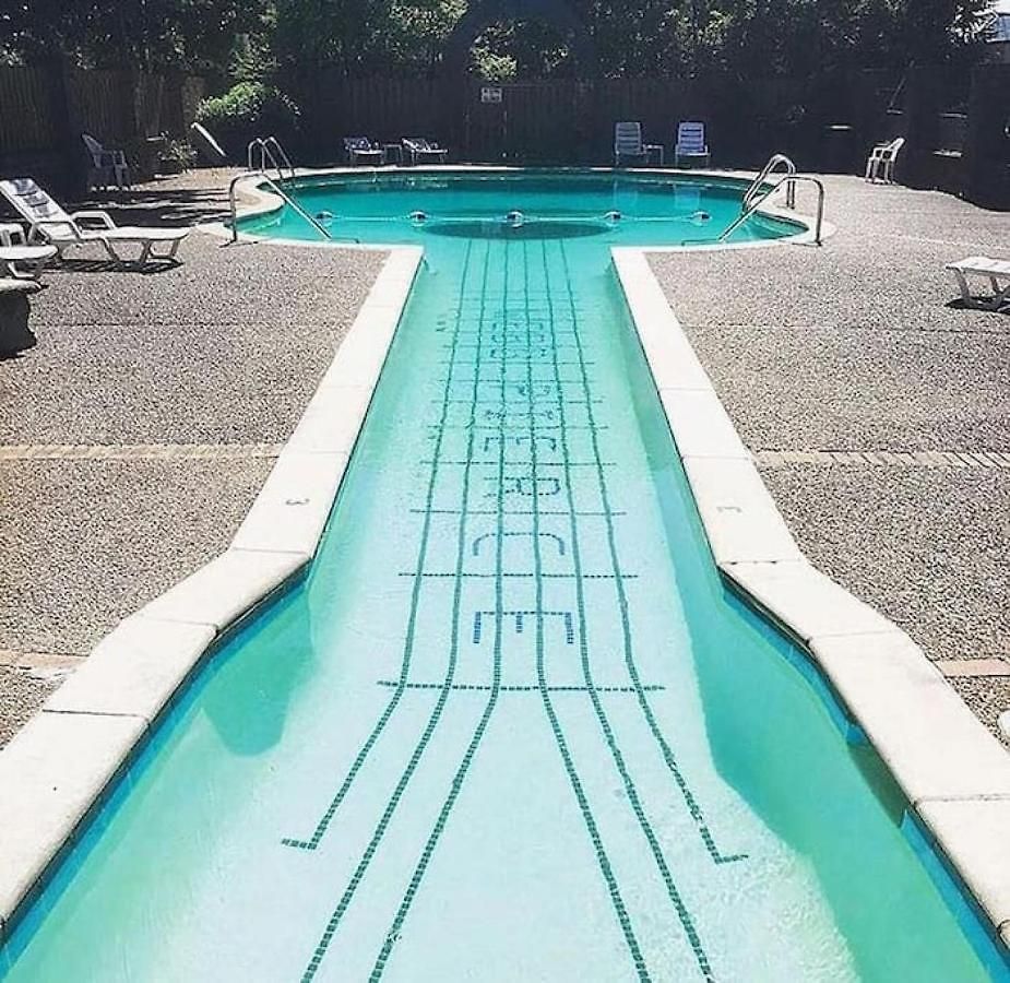 Music Holiday, On Music Row, Has Pool & Free Parking