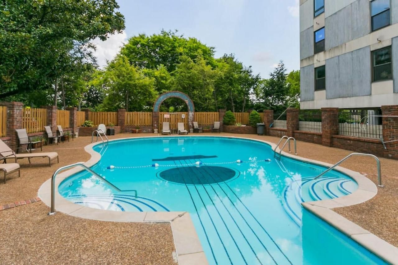 To The Stars On Music Row With Pool And Free Parking