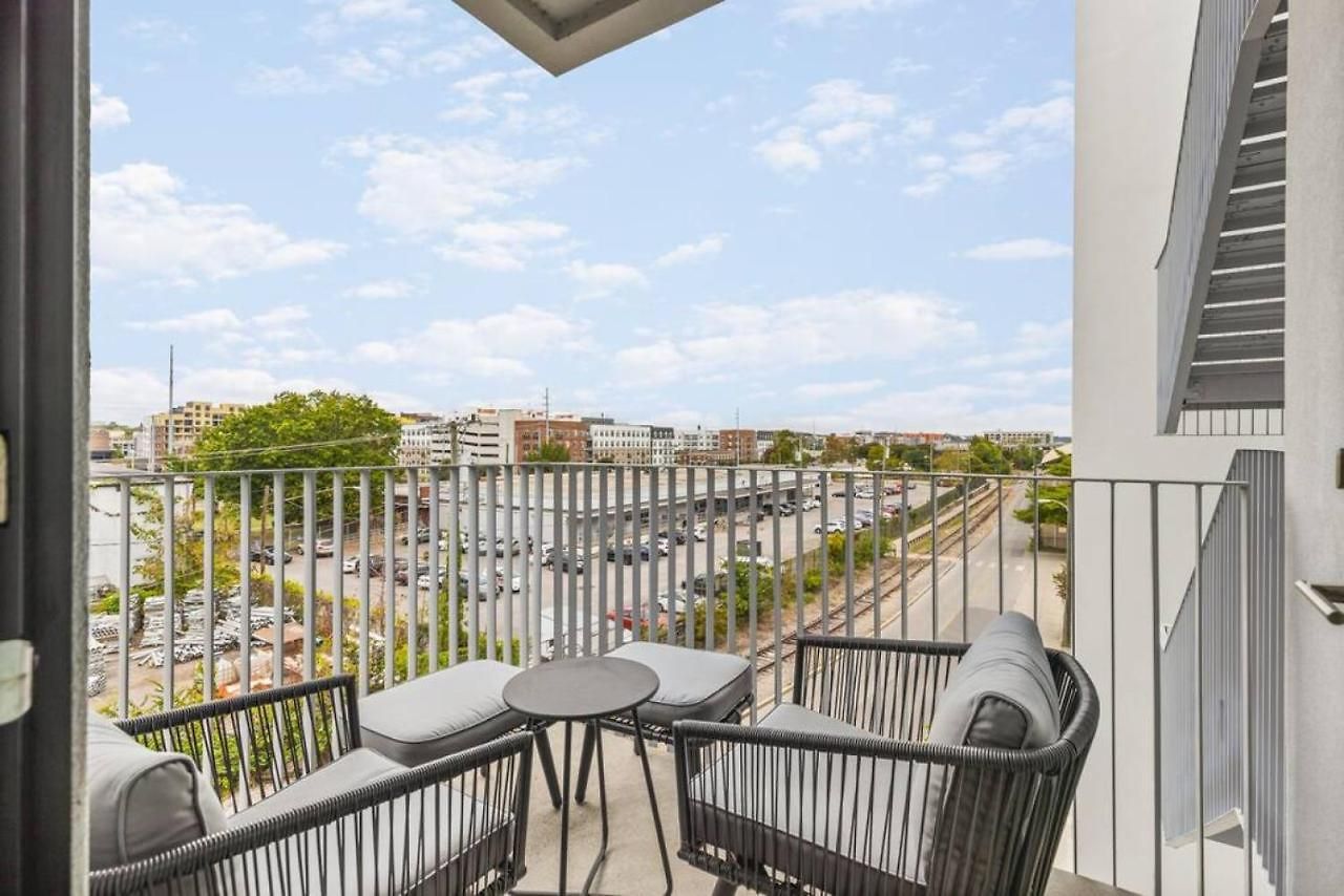 Oasis On The River With Garage Walk To Downtown *