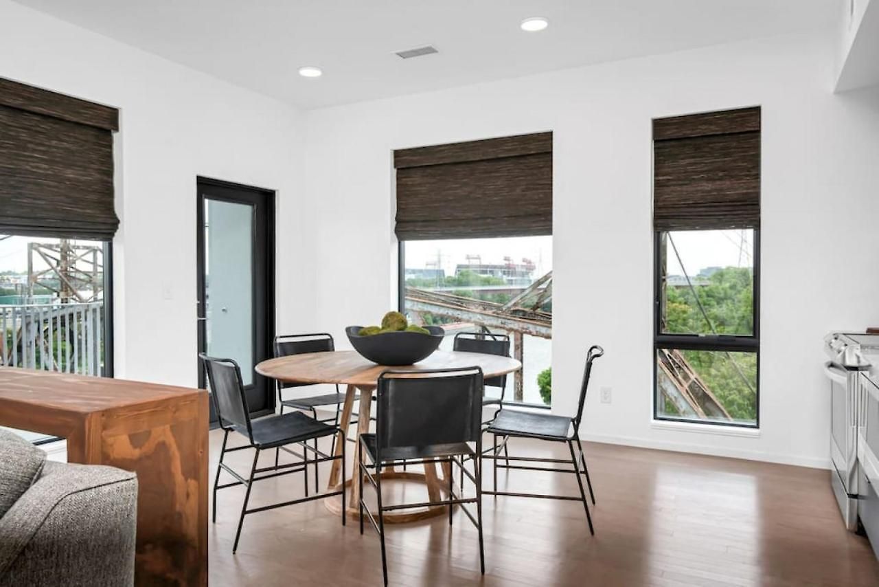 Penthouse River View Walk Downtown, Garage Parking * Nashville