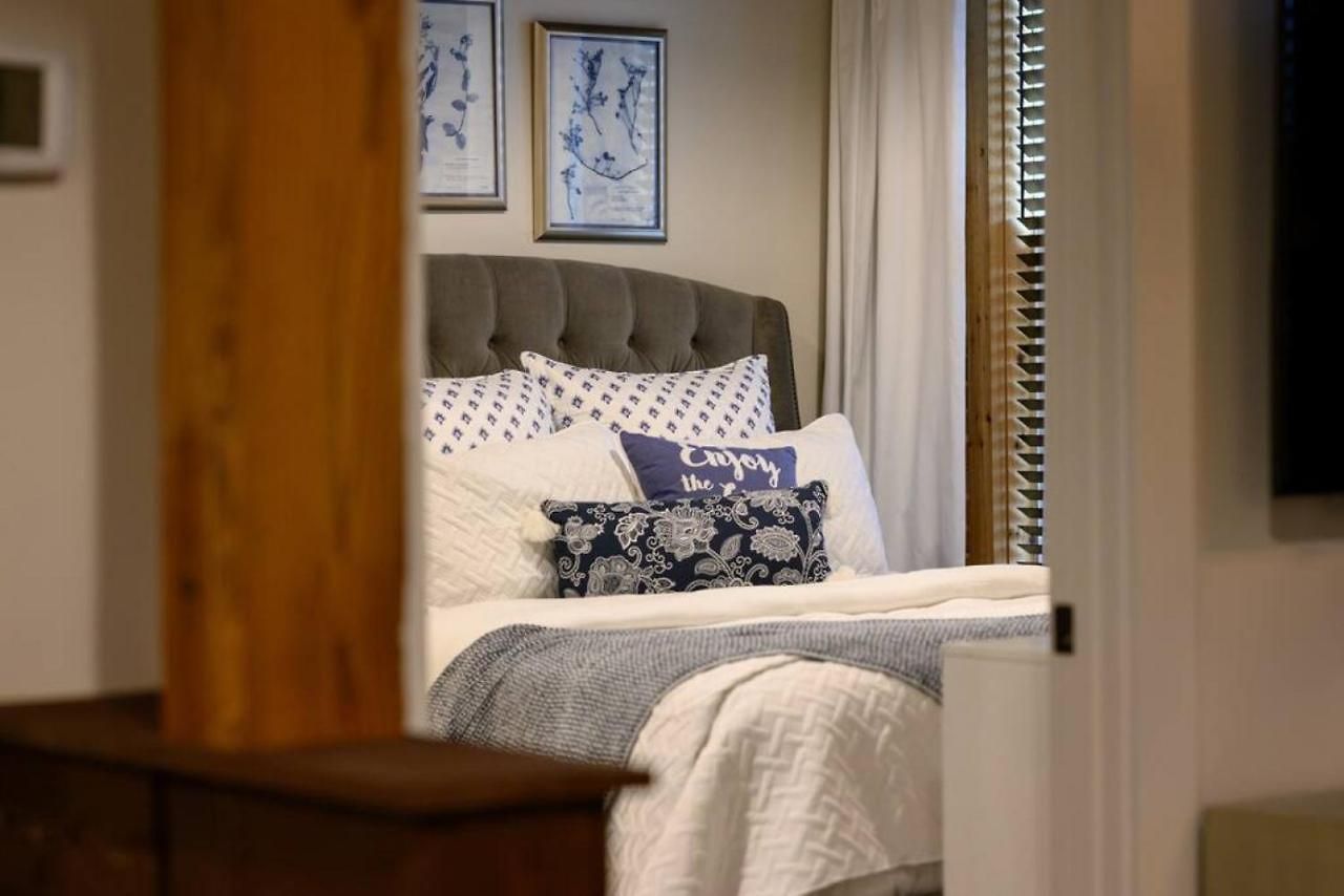 Regal Retreat In Pool Gym Free Parking Holiday home *