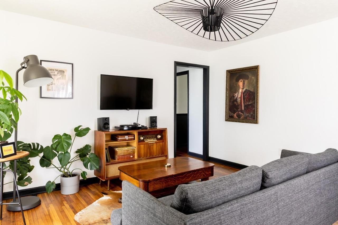 Mid-century Modern Near Downtown With Free Parking Nashville