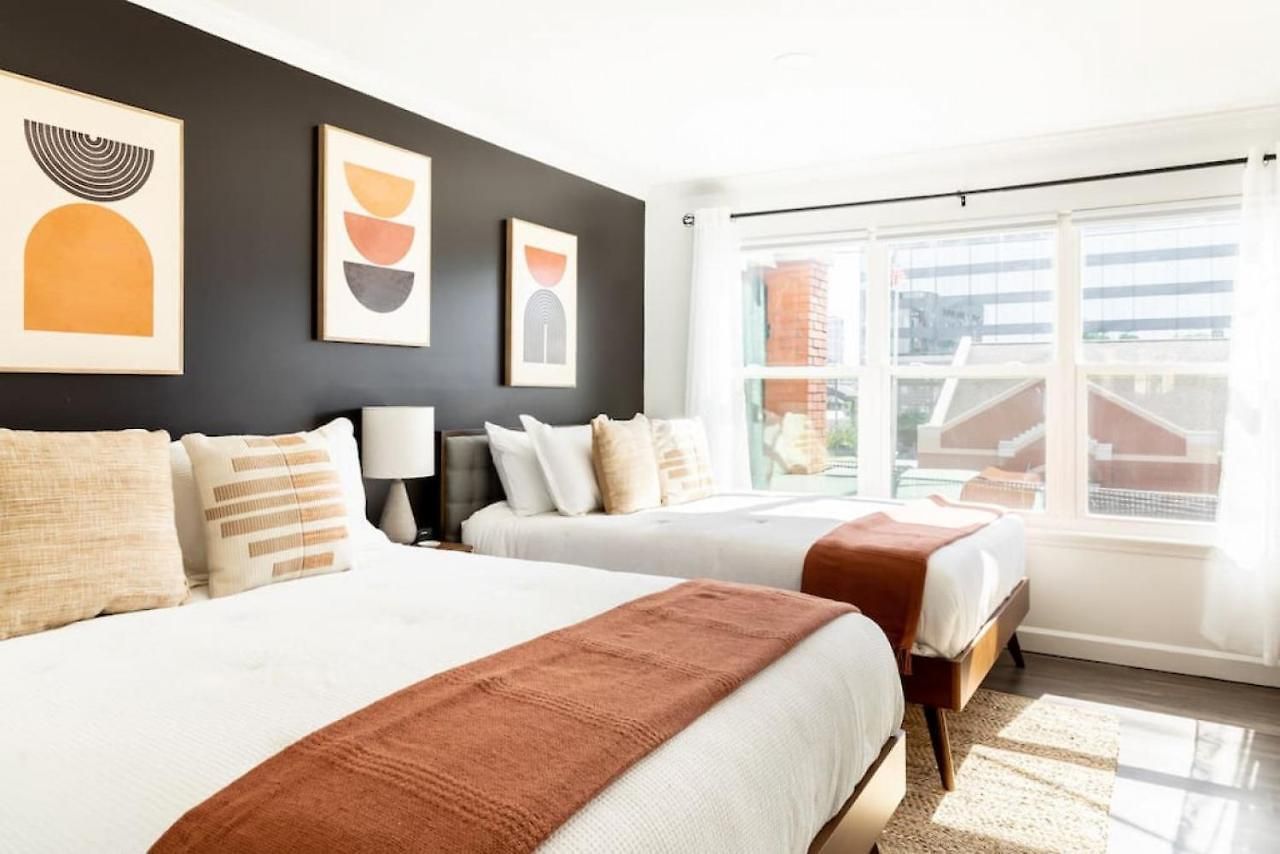 Stylish Downtown With Patio & Free Parking * Nashville