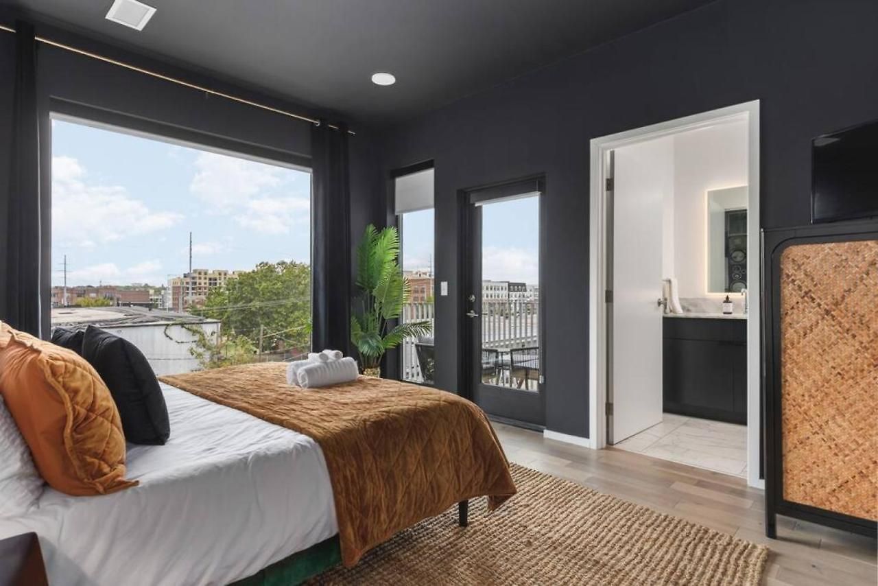Apartment Oasis On The River With Garage Walk To Downtown *