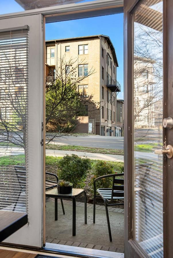 Walk To Vanderbilt And Belmont - Shuffle Board And Free Parking Holiday home